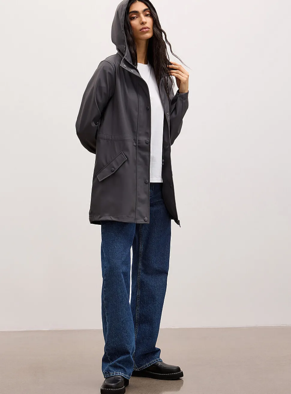 Adjustable-waist coated raincoat