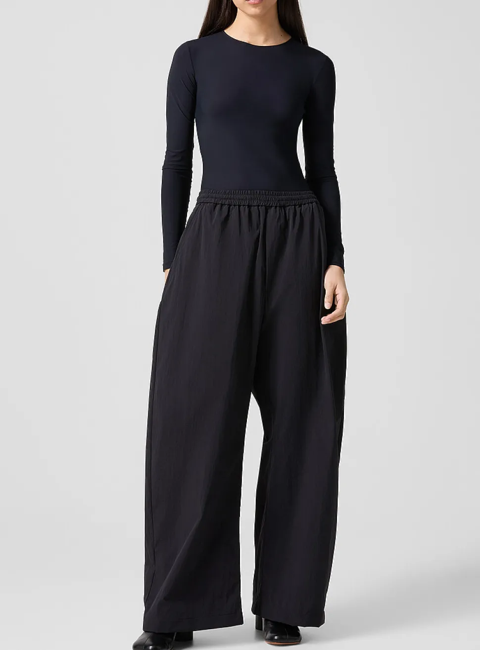 Black crinkly fabric pant