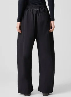 Black crinkly fabric pant
