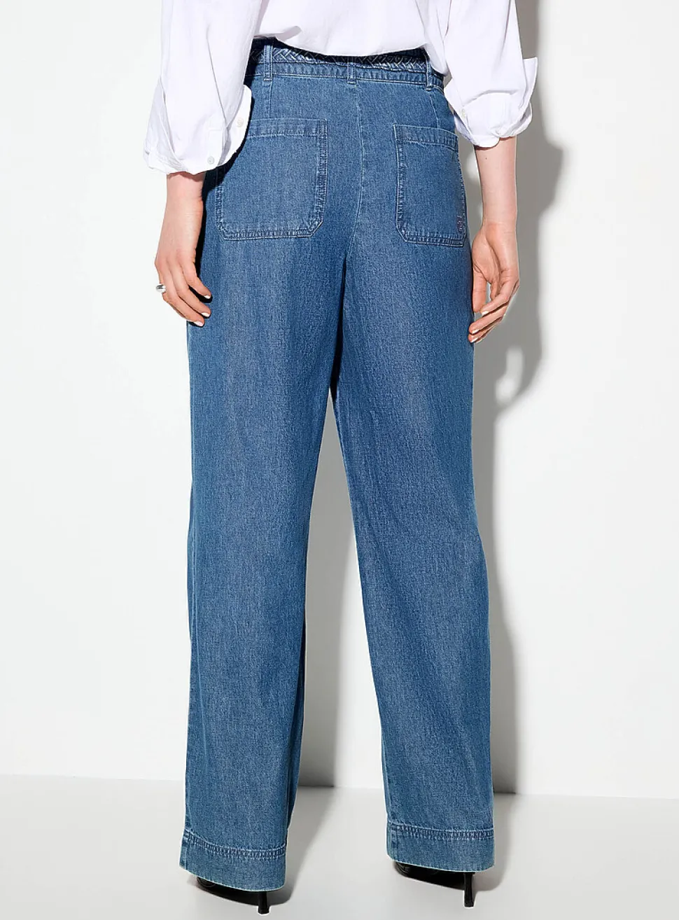 Braided belt lightweight denim wide-leg jean
