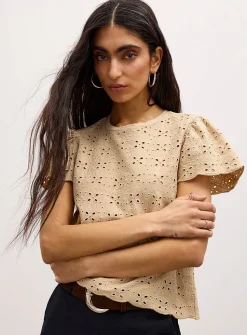 Broderie anglaise tee