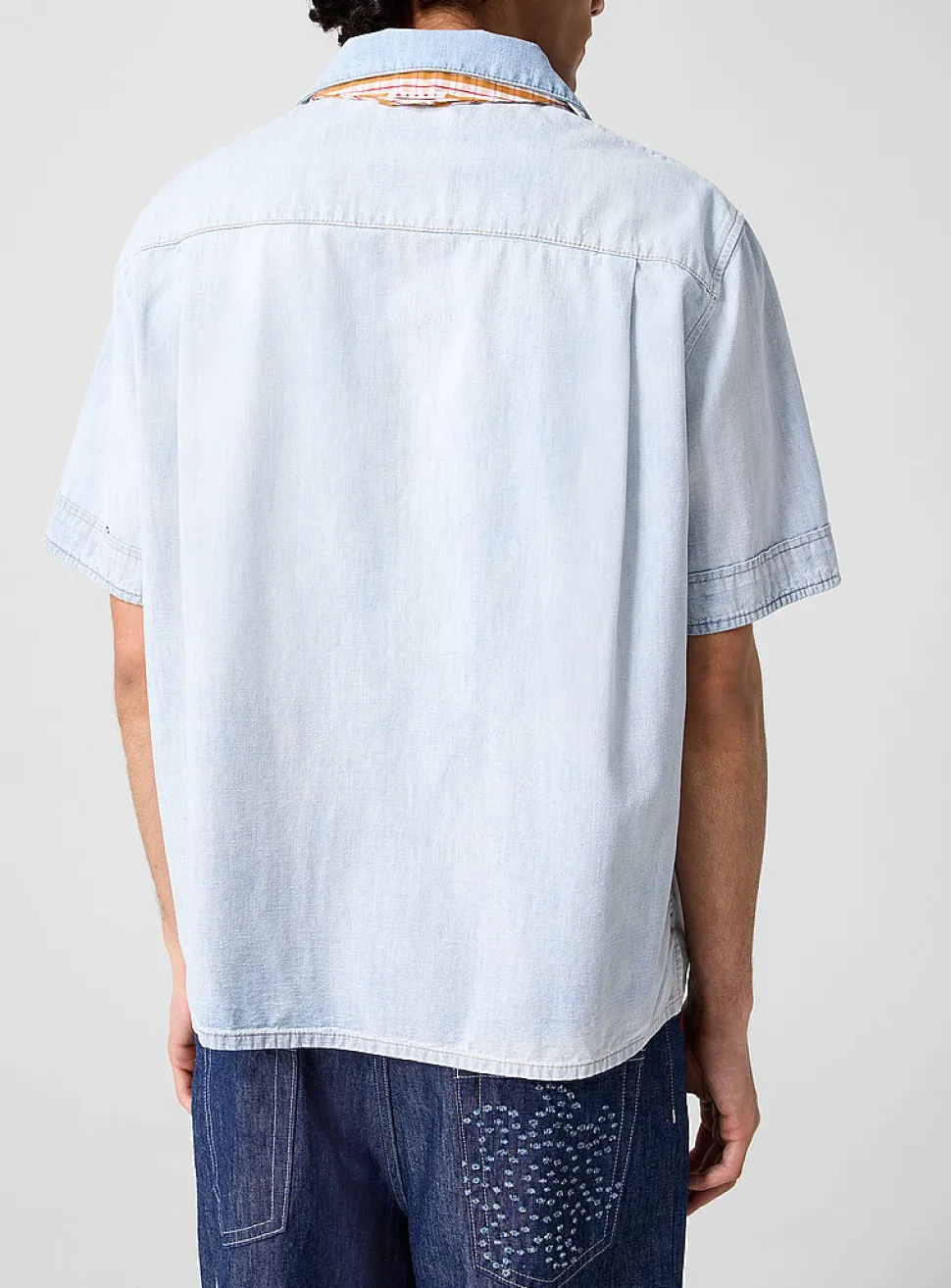 Built-in scarf faded chambray shirt