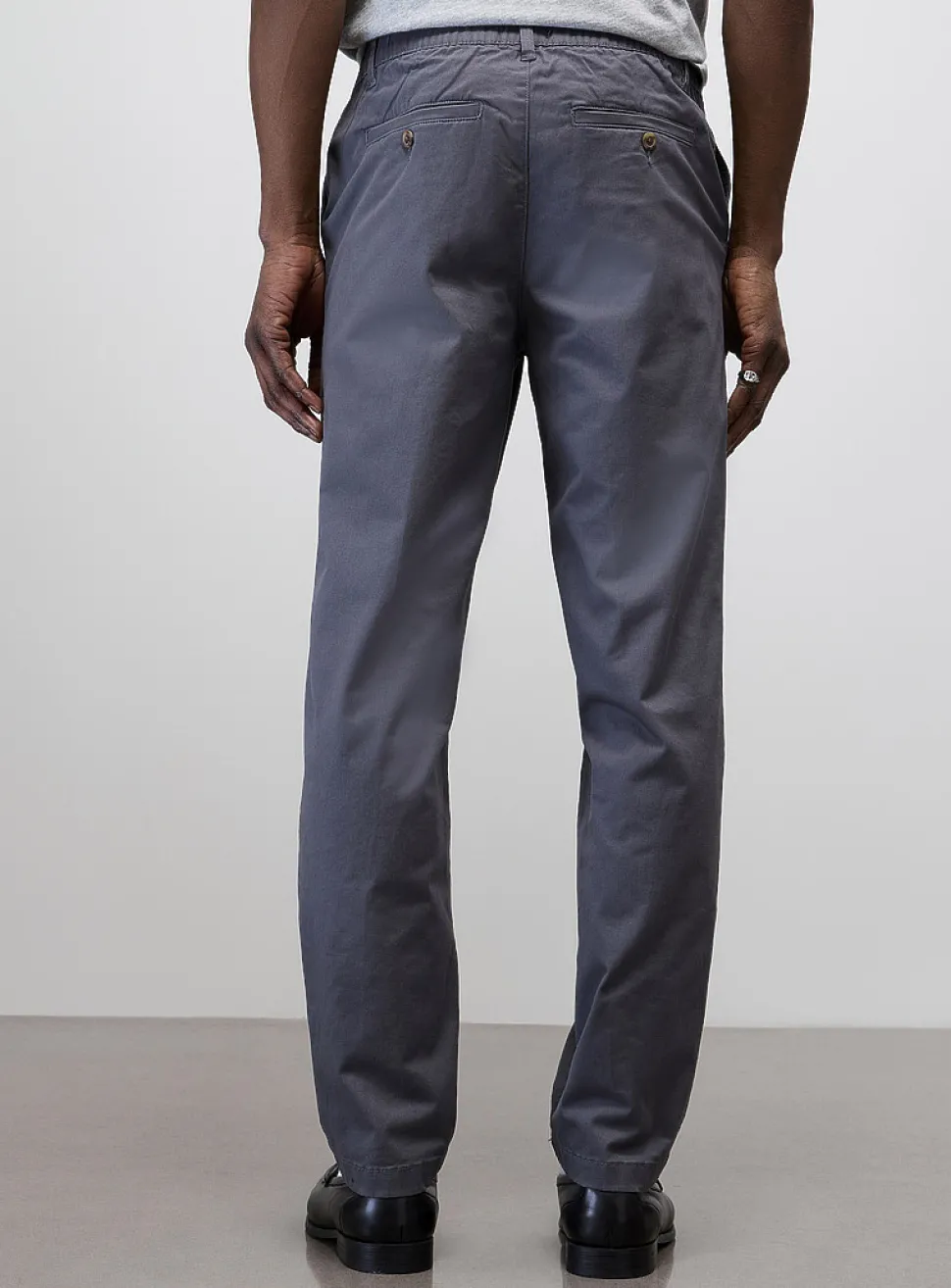 Buttoned elastic-waist chinos