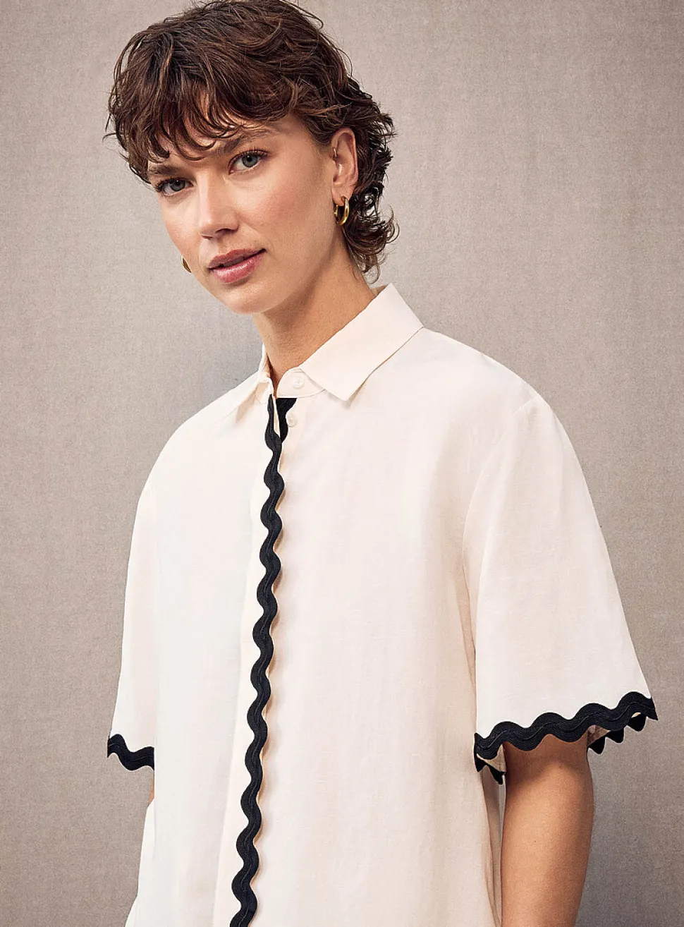 Camule wavy piping loose shirt