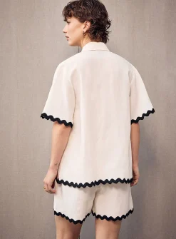 Camule wavy piping loose shirt