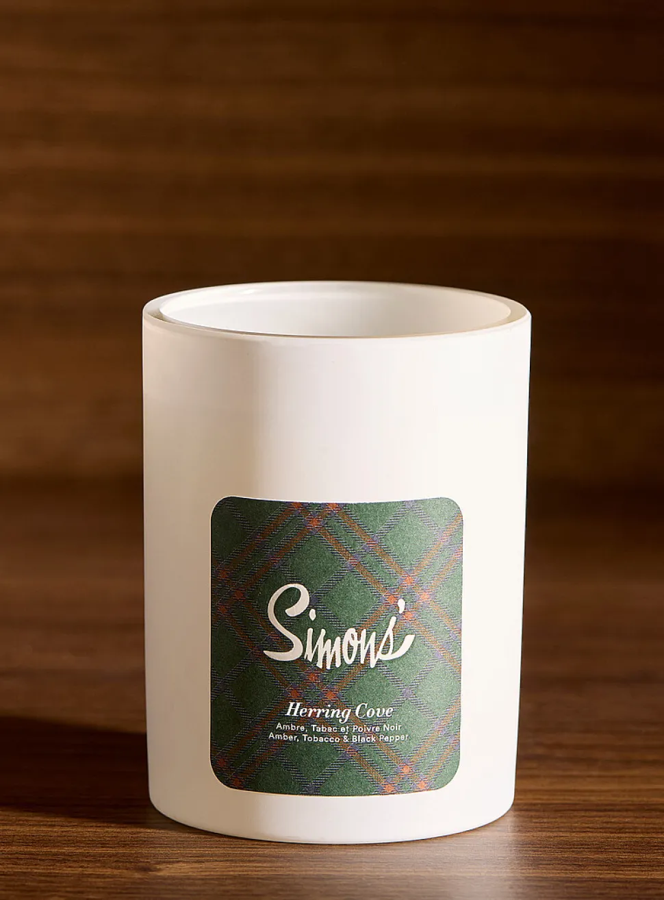Canadian-inspired scented candle