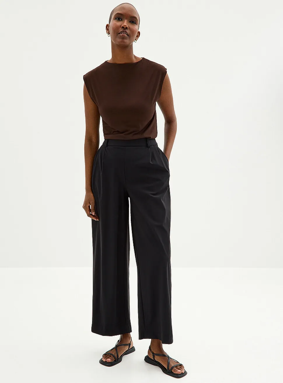 Comfort-waist technical fabric short