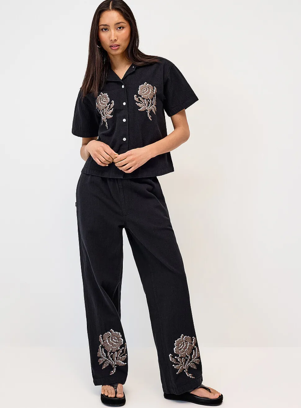 Contrasting roses wide-leg pant