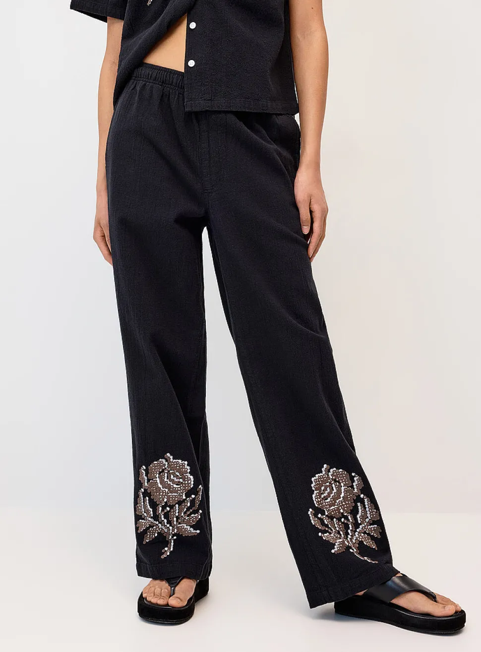 Contrasting roses wide-leg pant