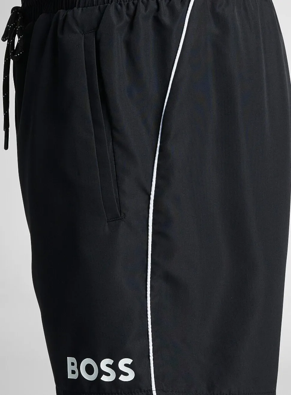 Contrast-trim swim short