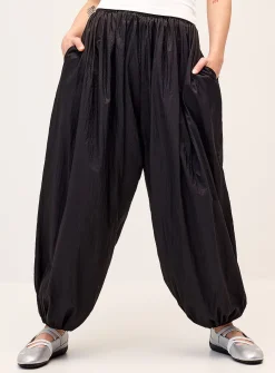 Crinkled fabric barrel-leg jogger