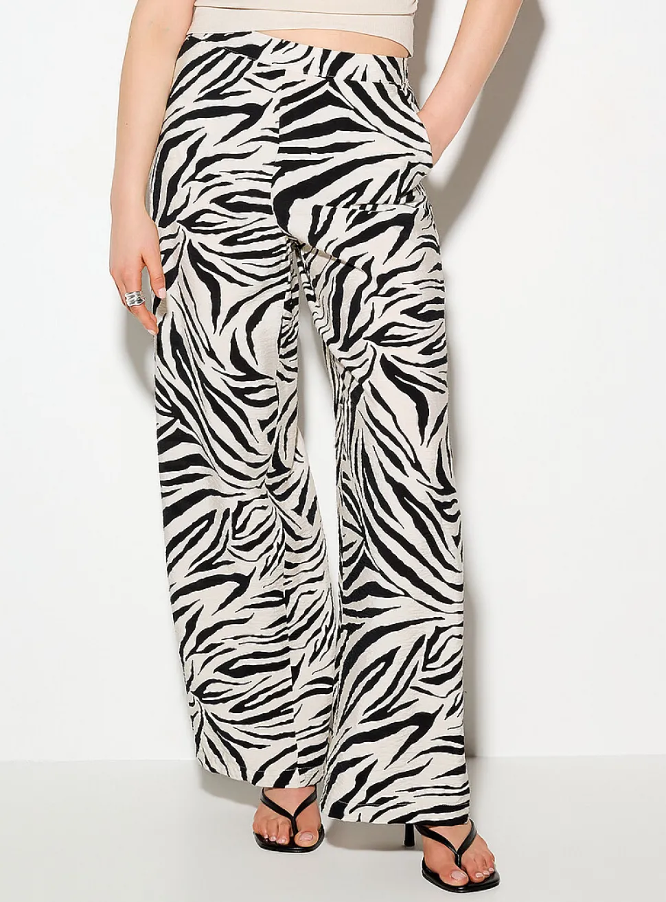 Crinkled texture printed wide-leg pant