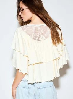 Crocheted-collar ruffled T-shirt