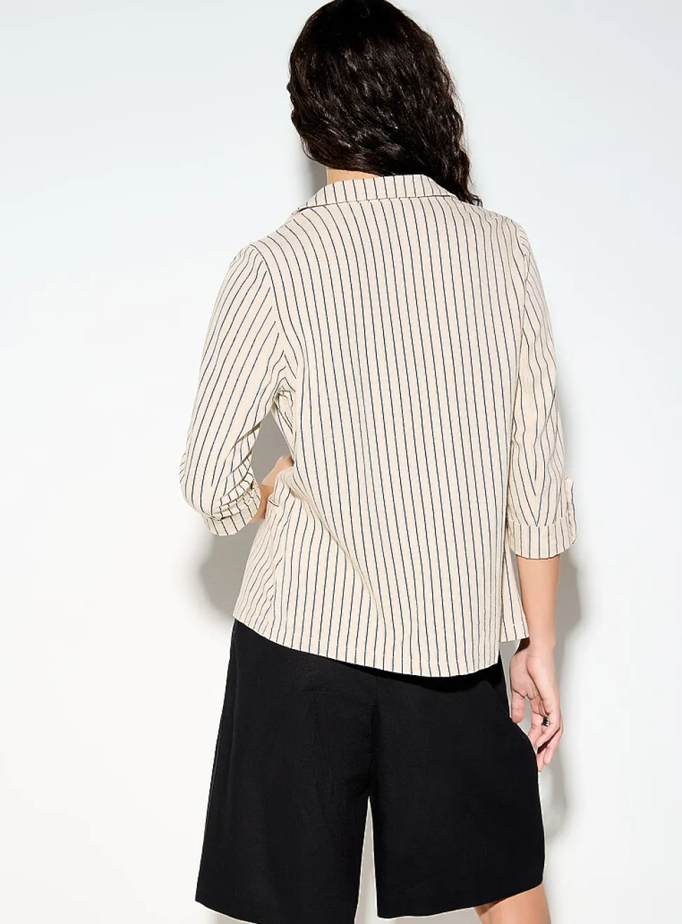 Cropped linen-blend open blazer