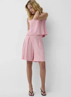 Deep pleating high-waisted short