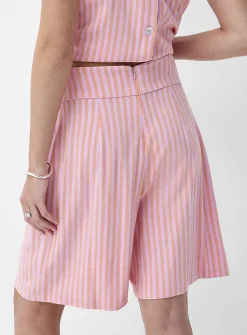 Deep pleating high-waisted short