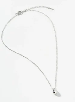 Delicate droplet chain