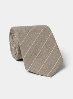 Diagonal fine-stripe tie
