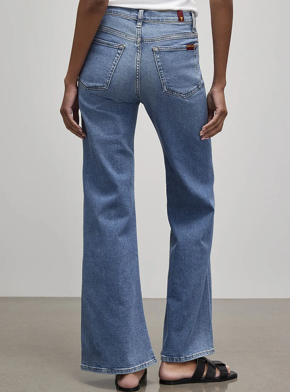Dojo modern patch-pocket jean