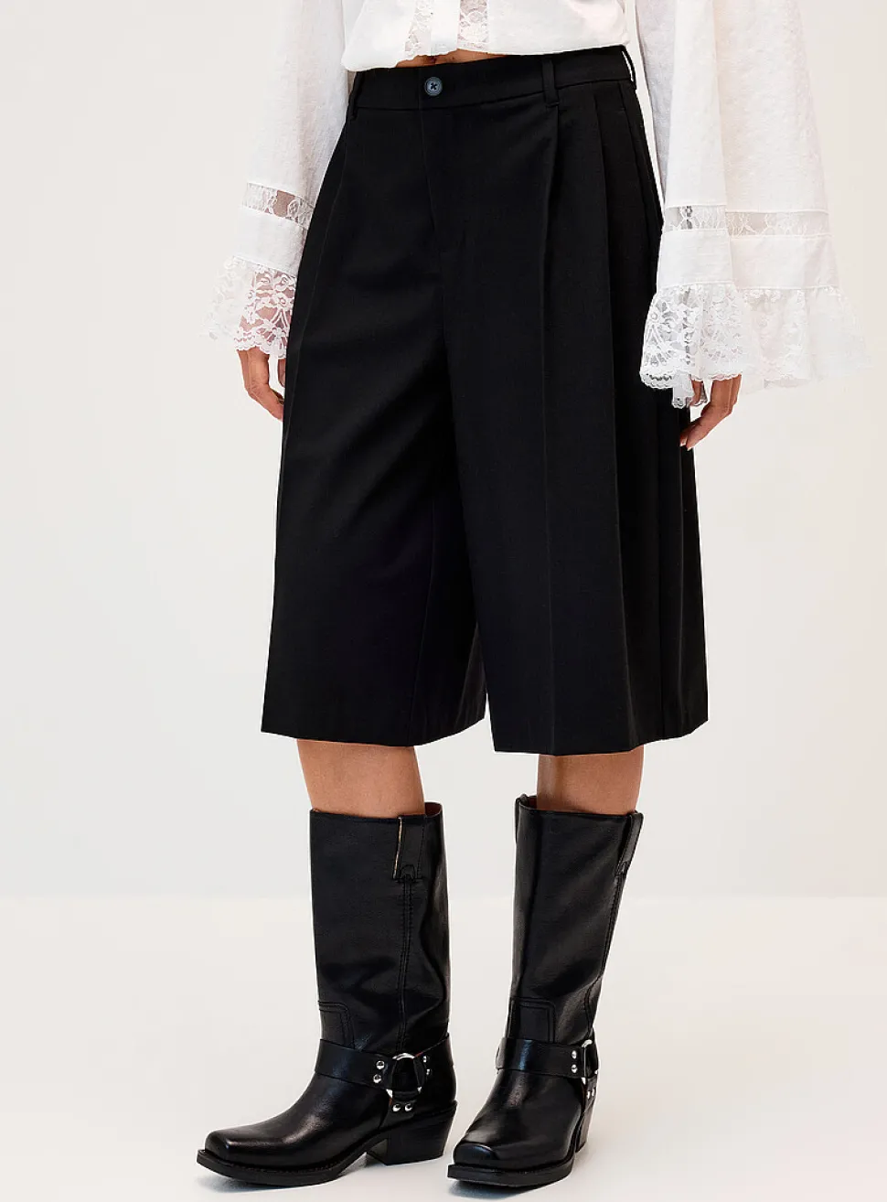 Double-pleated dress Bermuda short