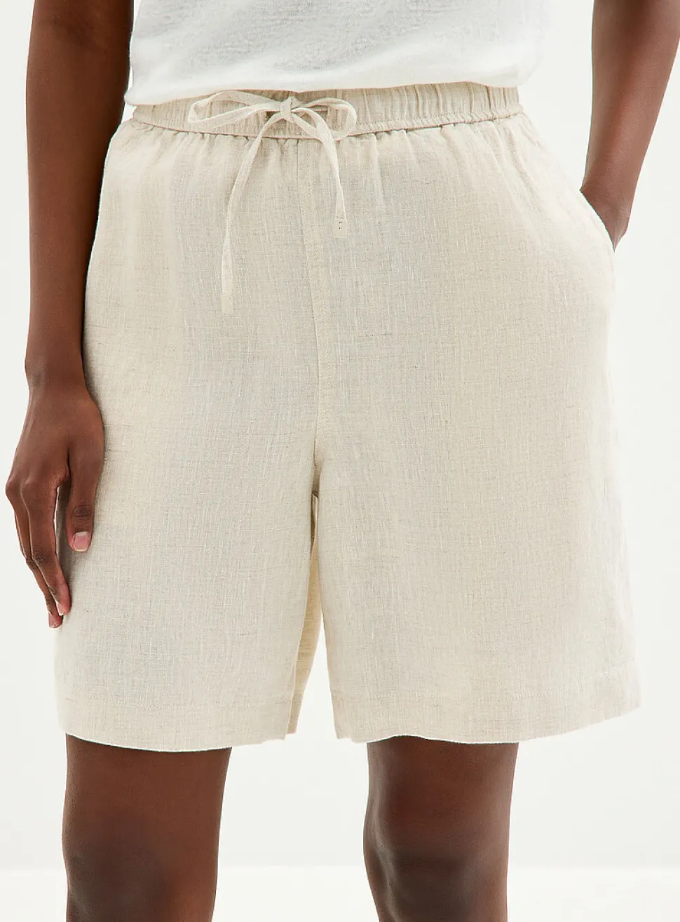 Drawcord waist pure linen Bermuda short