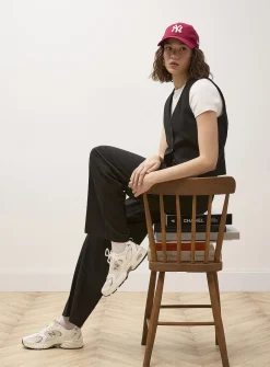 Dressy vest with small buttons