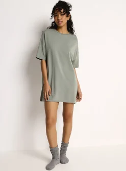 Drop-shoulder relaxed-fit sleep tee