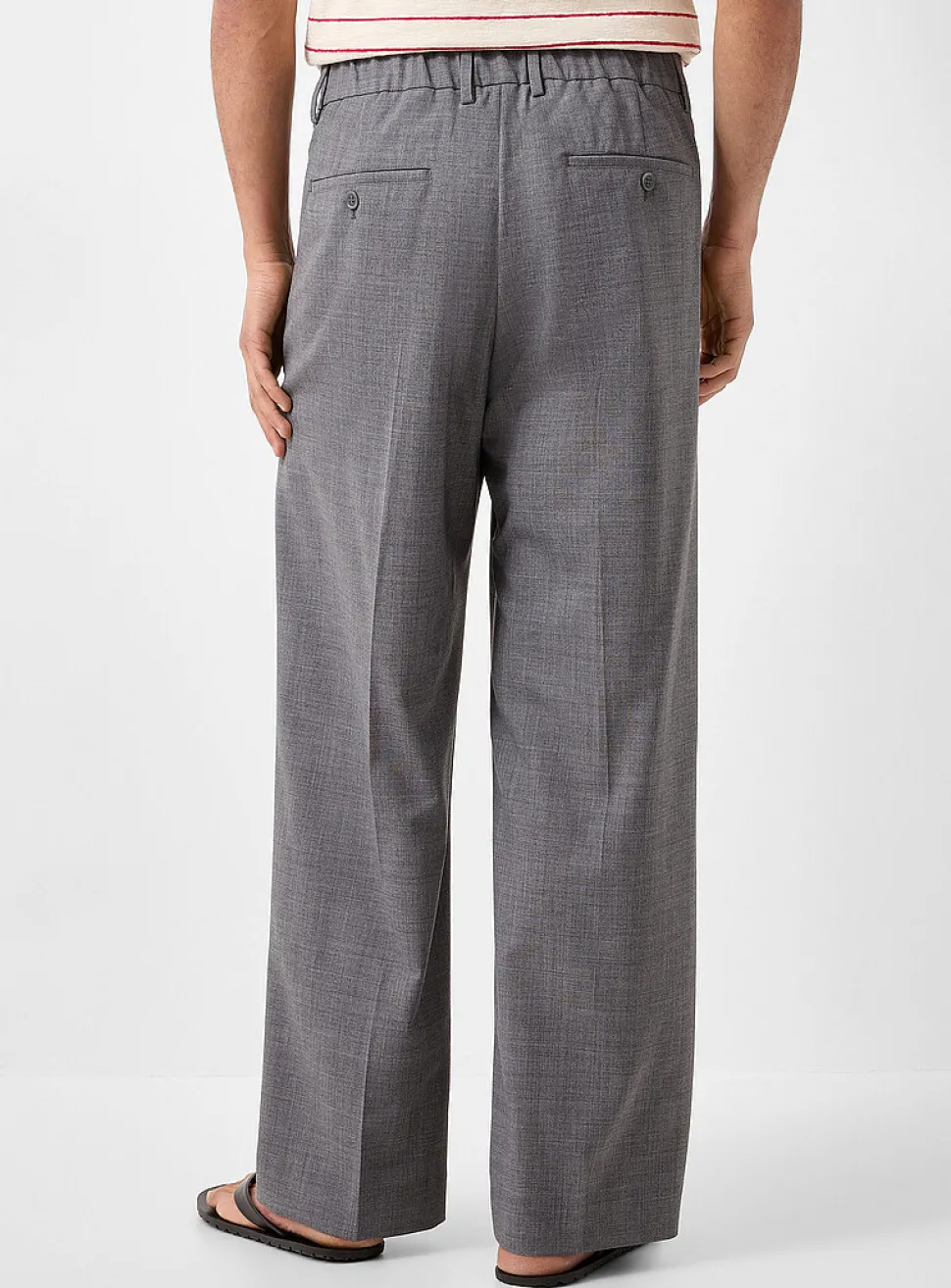 Elastic-waist pleated grey pant