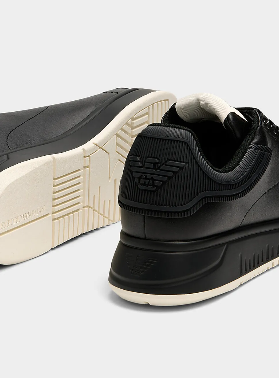 Embossed heel leather sneakers