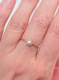 Eva pearl and diamonds ring