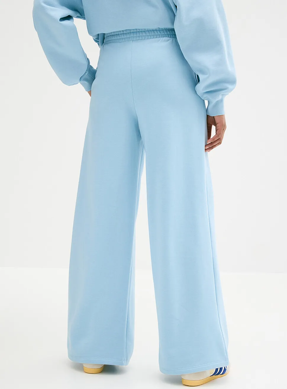 Extra-wide fleece pant