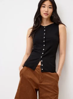 Fine knit buttoned sweater vest