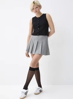 Fine-knit buttoned vest