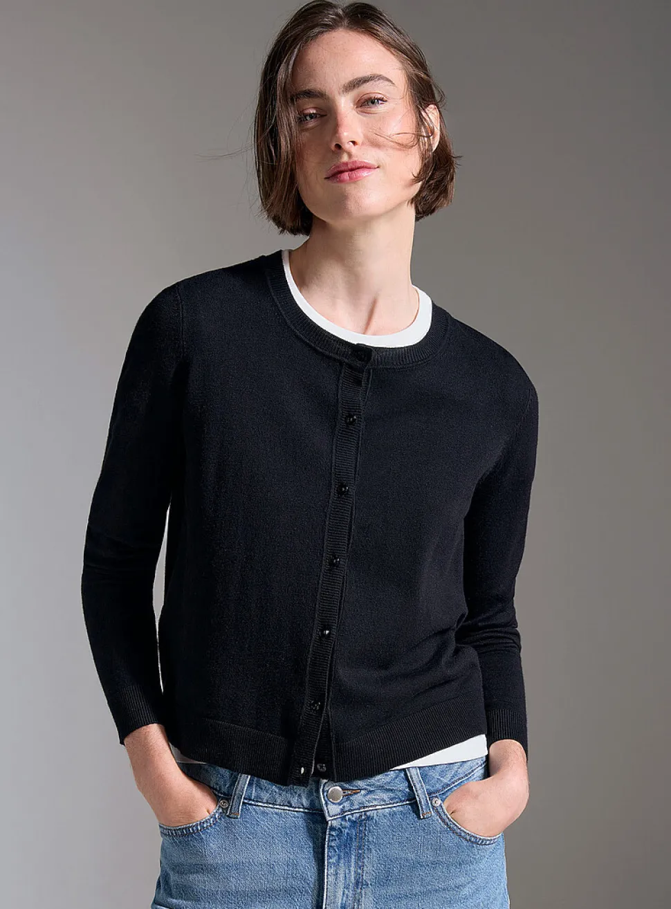 Fine-knit crew-neck cardigan
