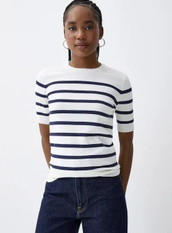 Fine-knit short-sleeve sweater