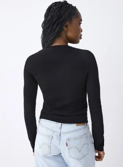 Fitted solid-colour crew-neck sweater