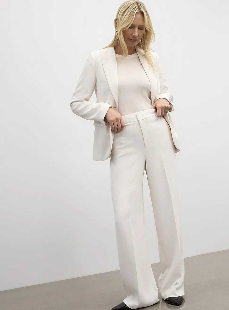Fitted textured crepe blazer