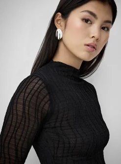 Fitted textured-wave mock-neck T-shirt
