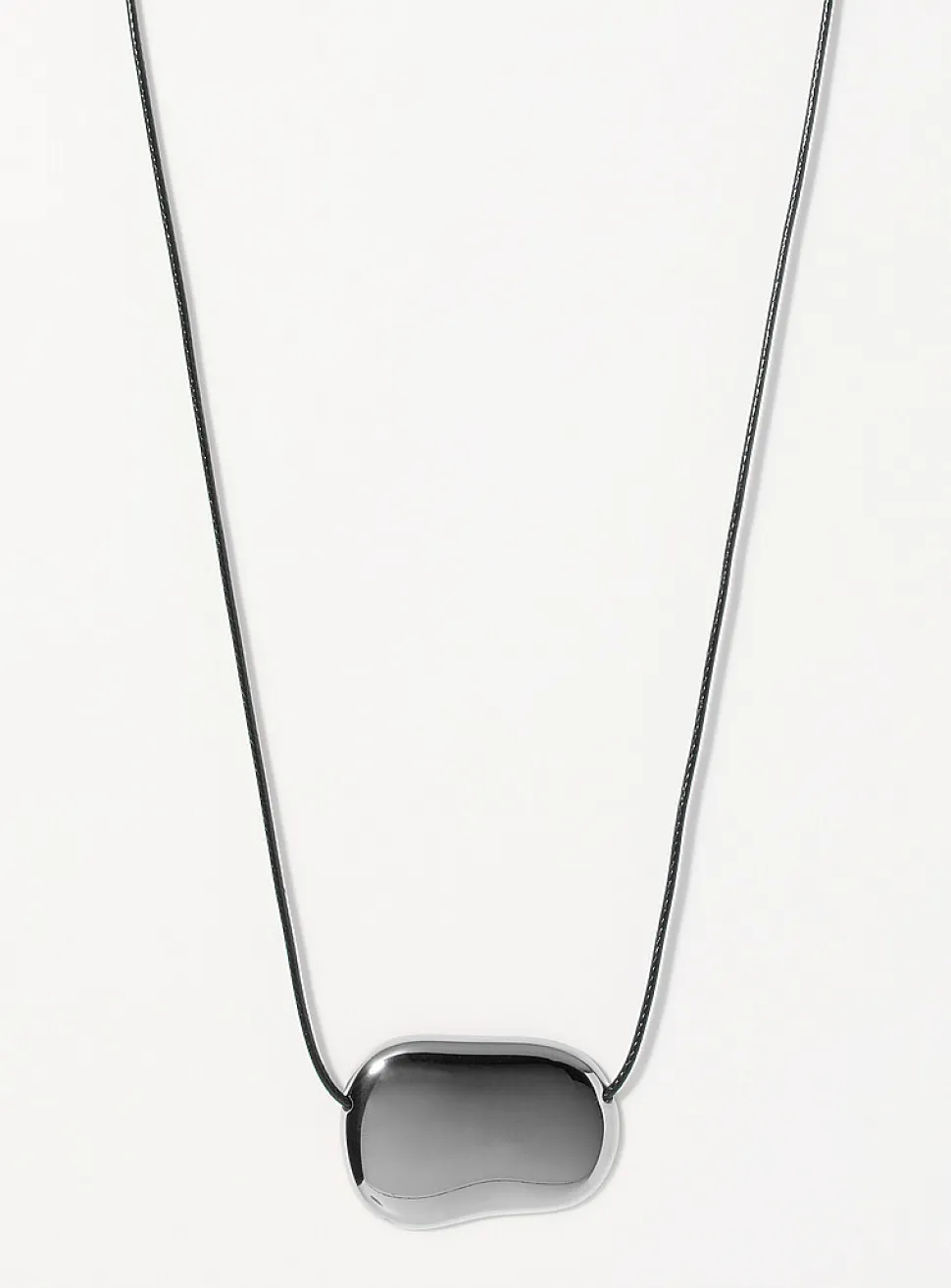 Flat metallic medallion rope necklace