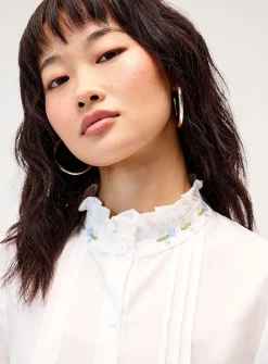 Floral embroidery collar blouse