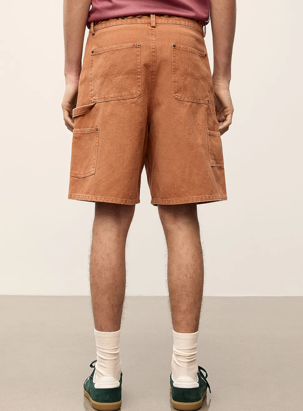 Floral embroidery worker Bermudas