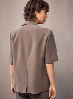 Fluid loose-fit short-sleeve blazer