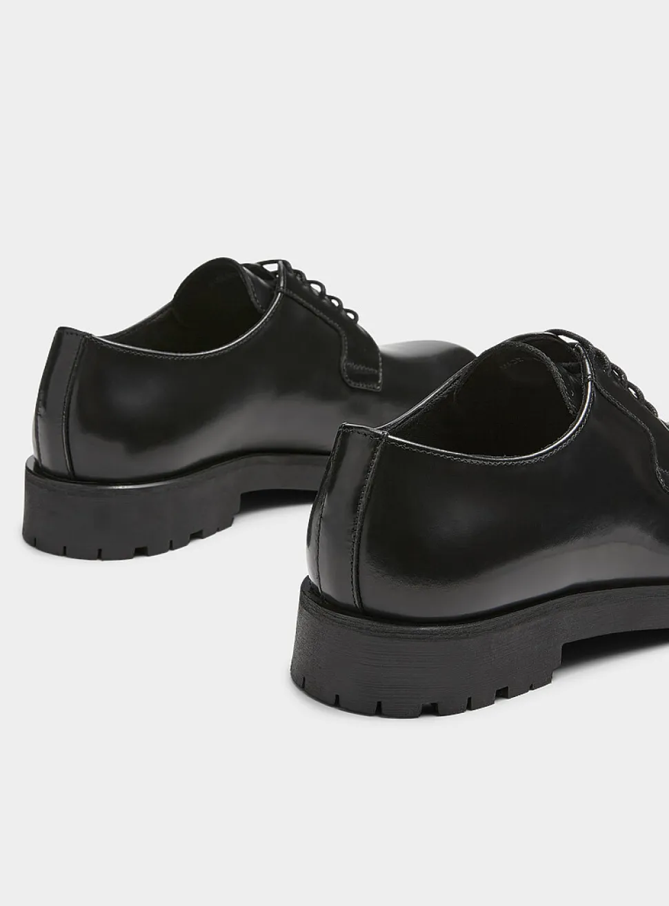 Glossy leather derby shoes