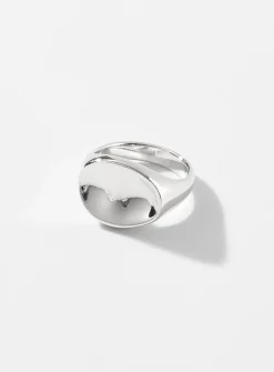 Hammered oval ring