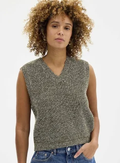 Heathered knit V-neck sweater vest