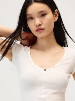 Iridescent buttons V-neck T-shirt