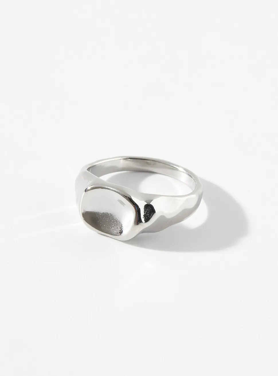 Irregular shape signet ring