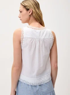 Lace details buttoned cami