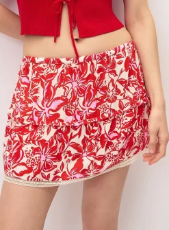 Lace-hem crinkled skort