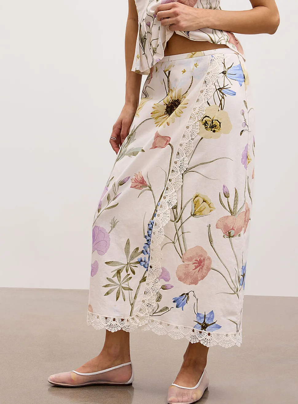 Lace trim linen-blend wraparound skirt